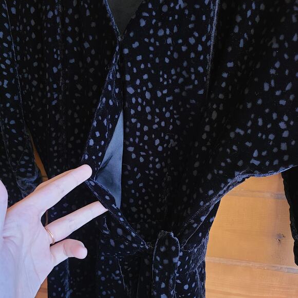 & Other Stories Black Velvet Micro Dot Tie Front Wrap Mini Dress Size 10 Vneck - Picture 5 of 5